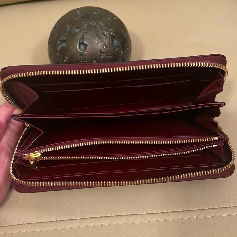 AUTHENTIC EUC LOUIS VUITTON SP4182 ROUGE FAUVISTE MONOGRAM VERNIS ZIPPY … - Picture 11 of 17